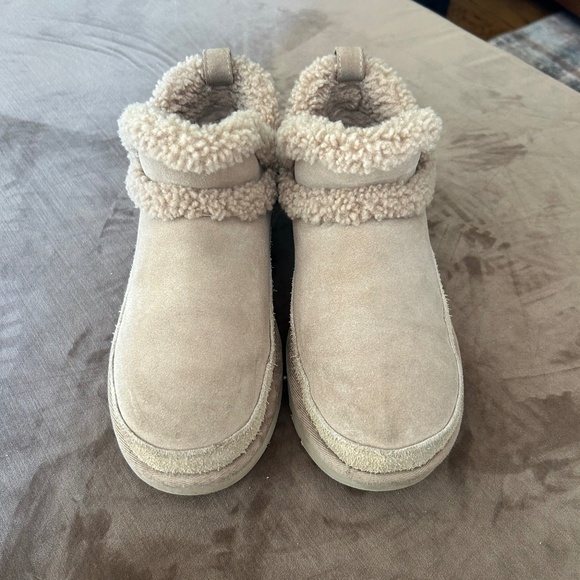 Women's UGG Classic Ultra Mini Spillseam size 8 - Picture 2 of 9